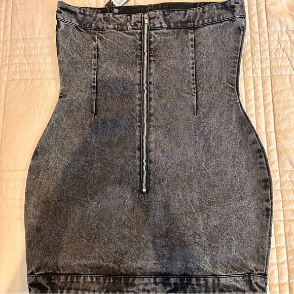 PrettyLittleThing Asymmetrical Denim Washed Black Mini Dress NWT US 6 - Picture 7 of 7